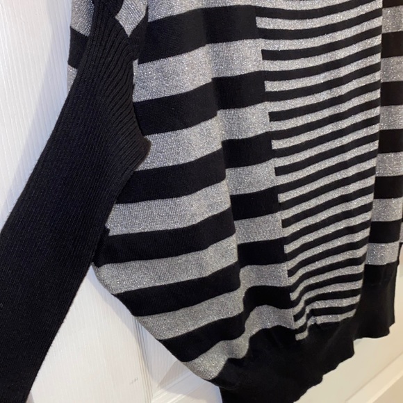 Allen B. Sweater SZ L NWOT . Black & Silver stripes. - Picture 5 of 9